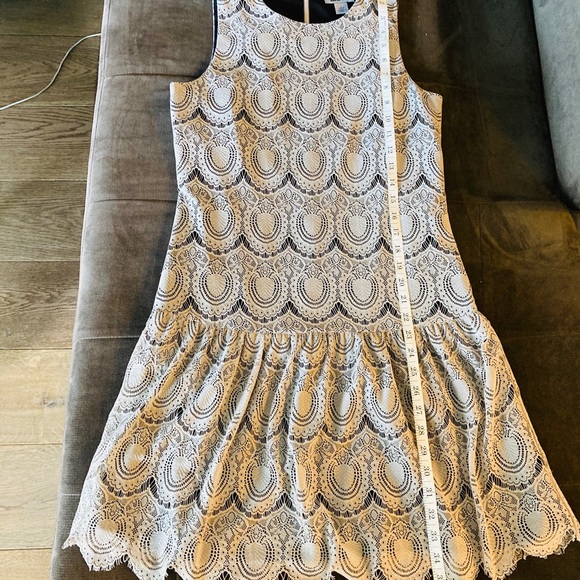 DKNY Beige and black, laced dress - Picture 3 of 5